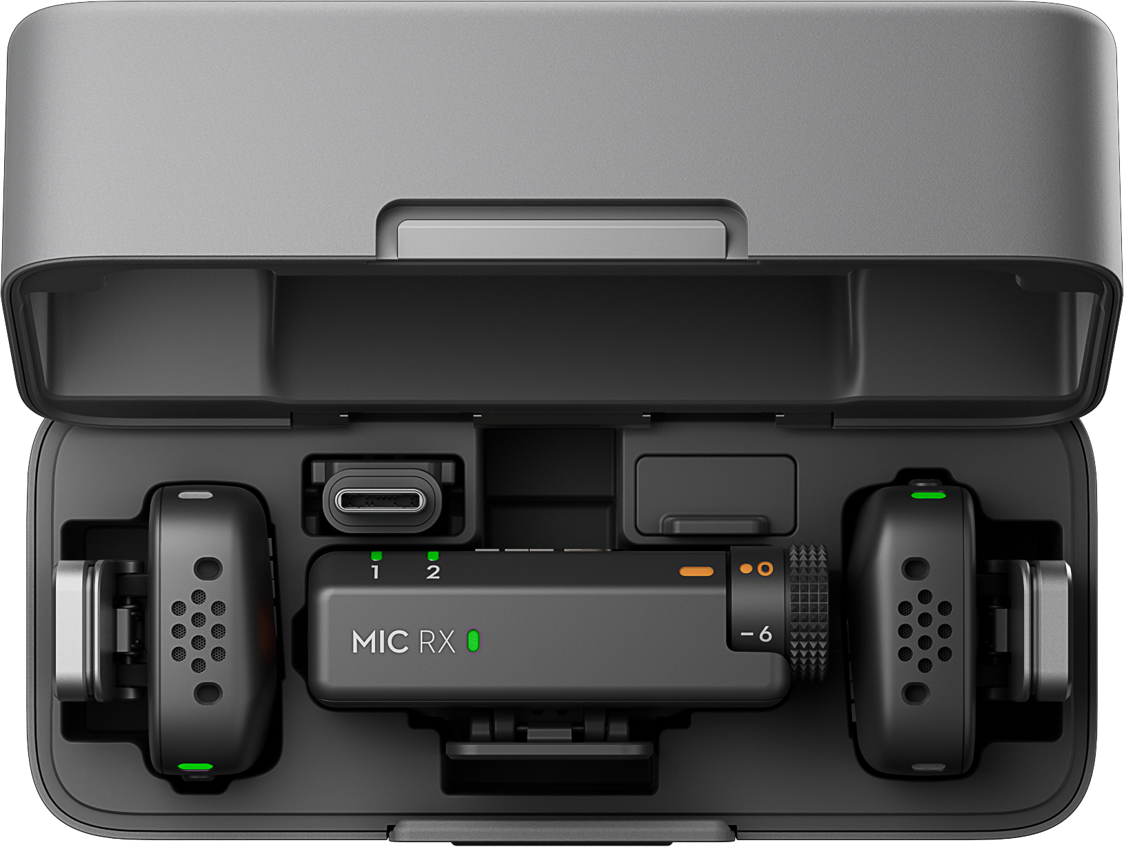 Una custodia di ricarica contenente due microfoni, un ricevitore e una porta USB.