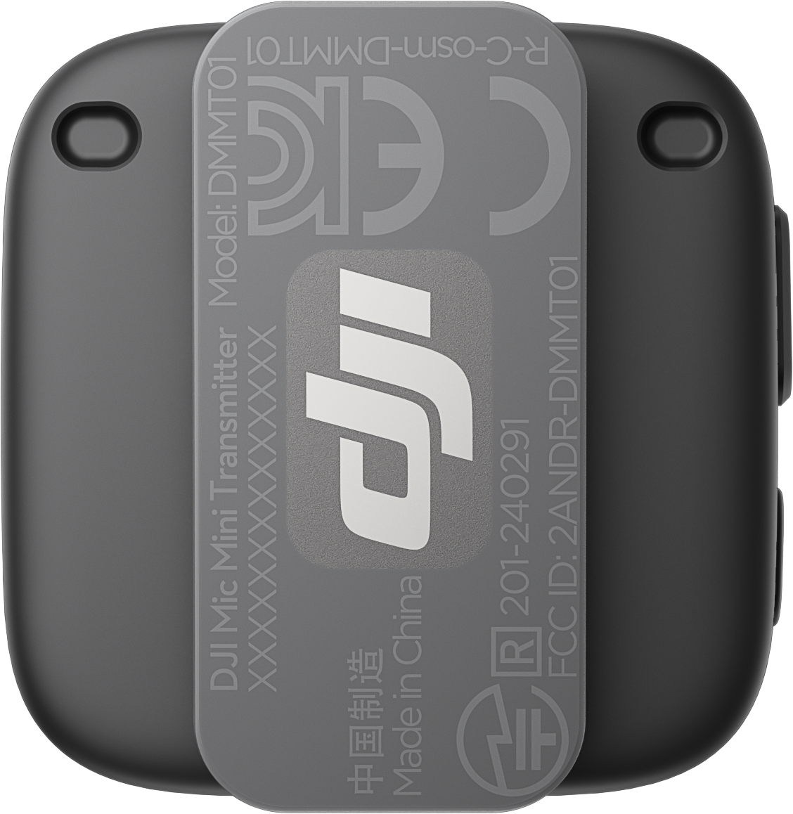 Gros plan d'un émetteur DJI Mic Mini, montrant la marque, les logos et les informations réglementaires.