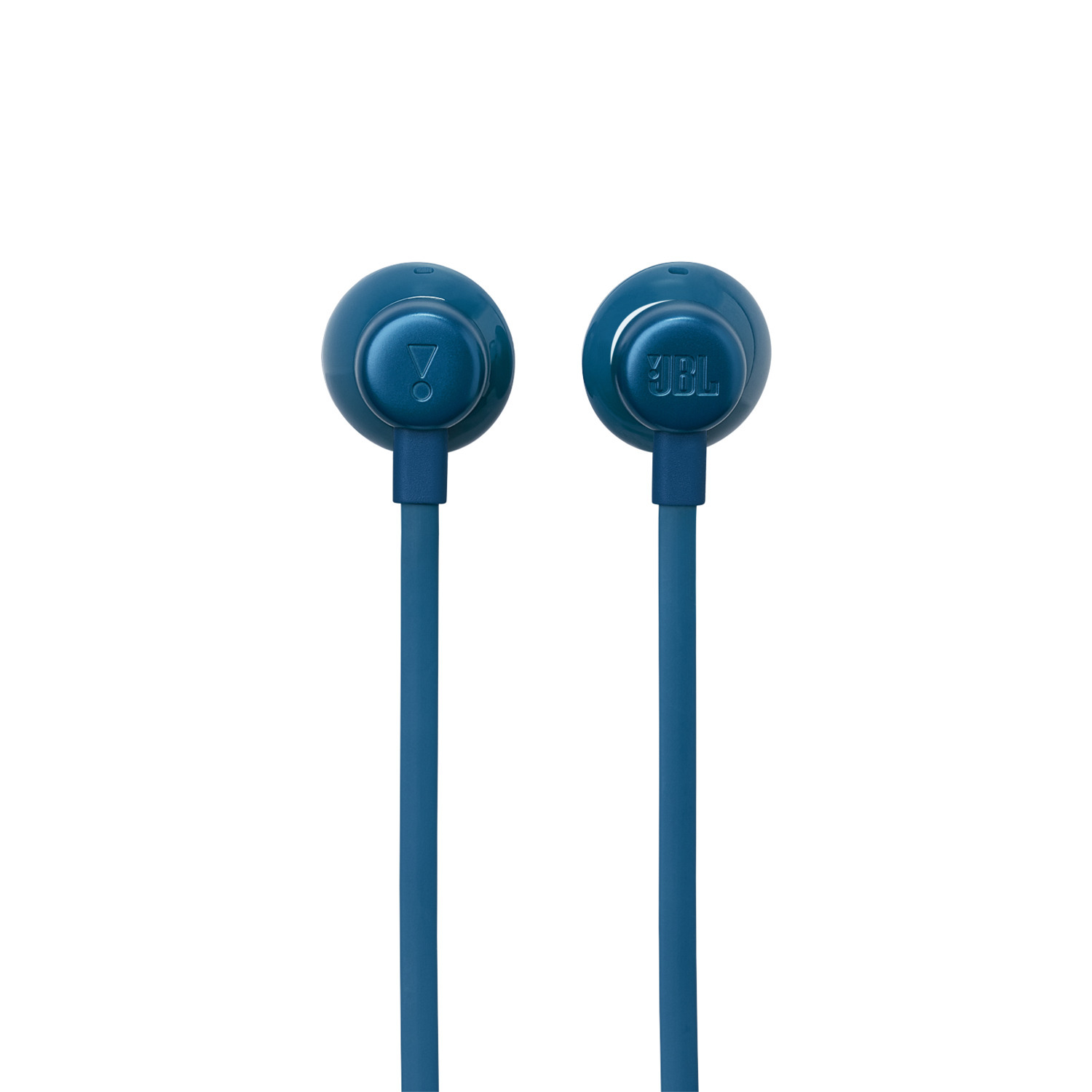 Close-up van blauwe JBL-oordopjes met het JBL-logo, op een witte achtergrond.