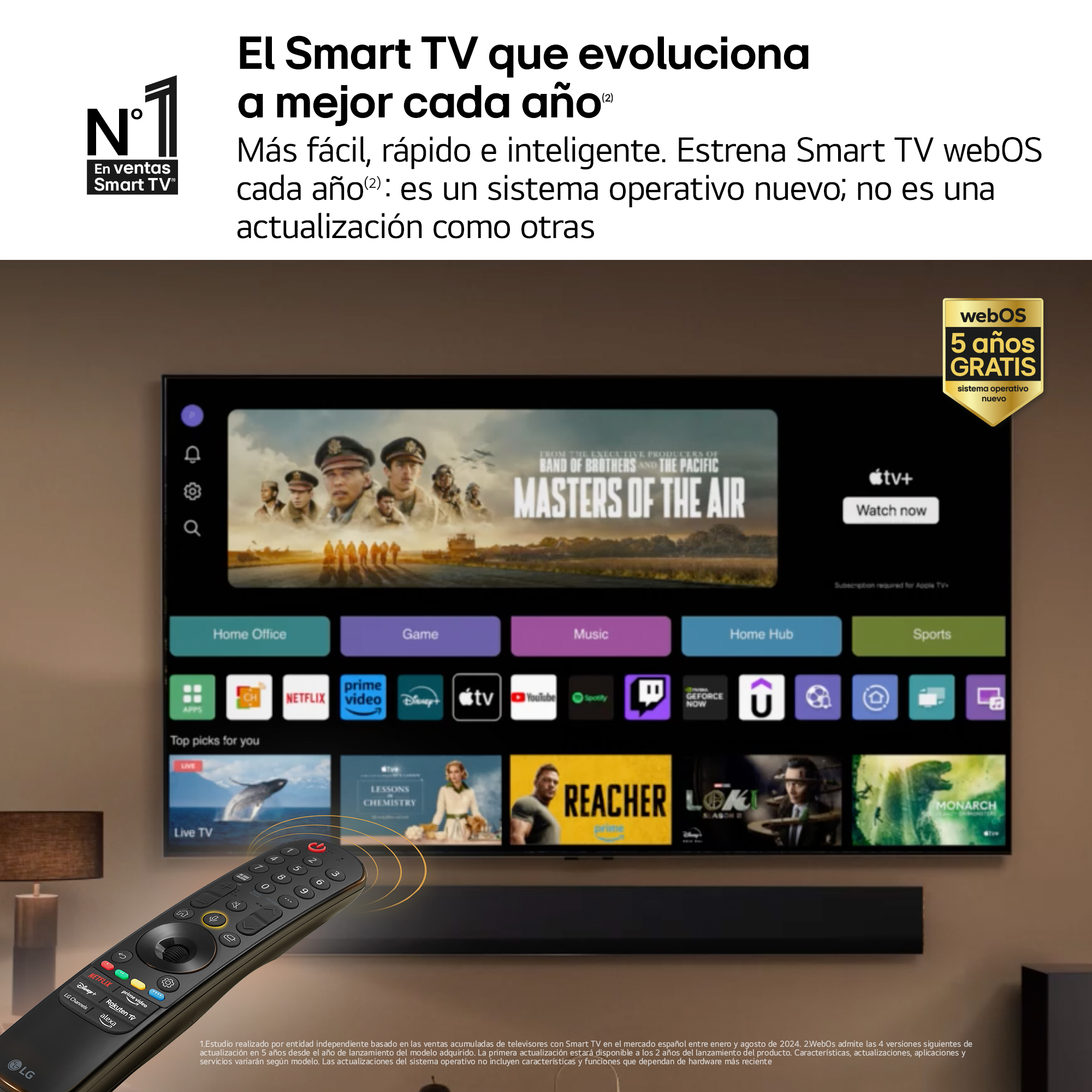 Una sala de estar con un televisor y un mando a distancia.