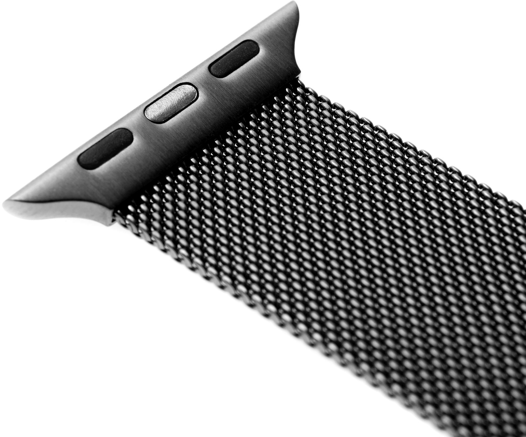 Közelkép egy fekete Apple Watch szíj fémhálós kialakítással, fehér háttér előtt.