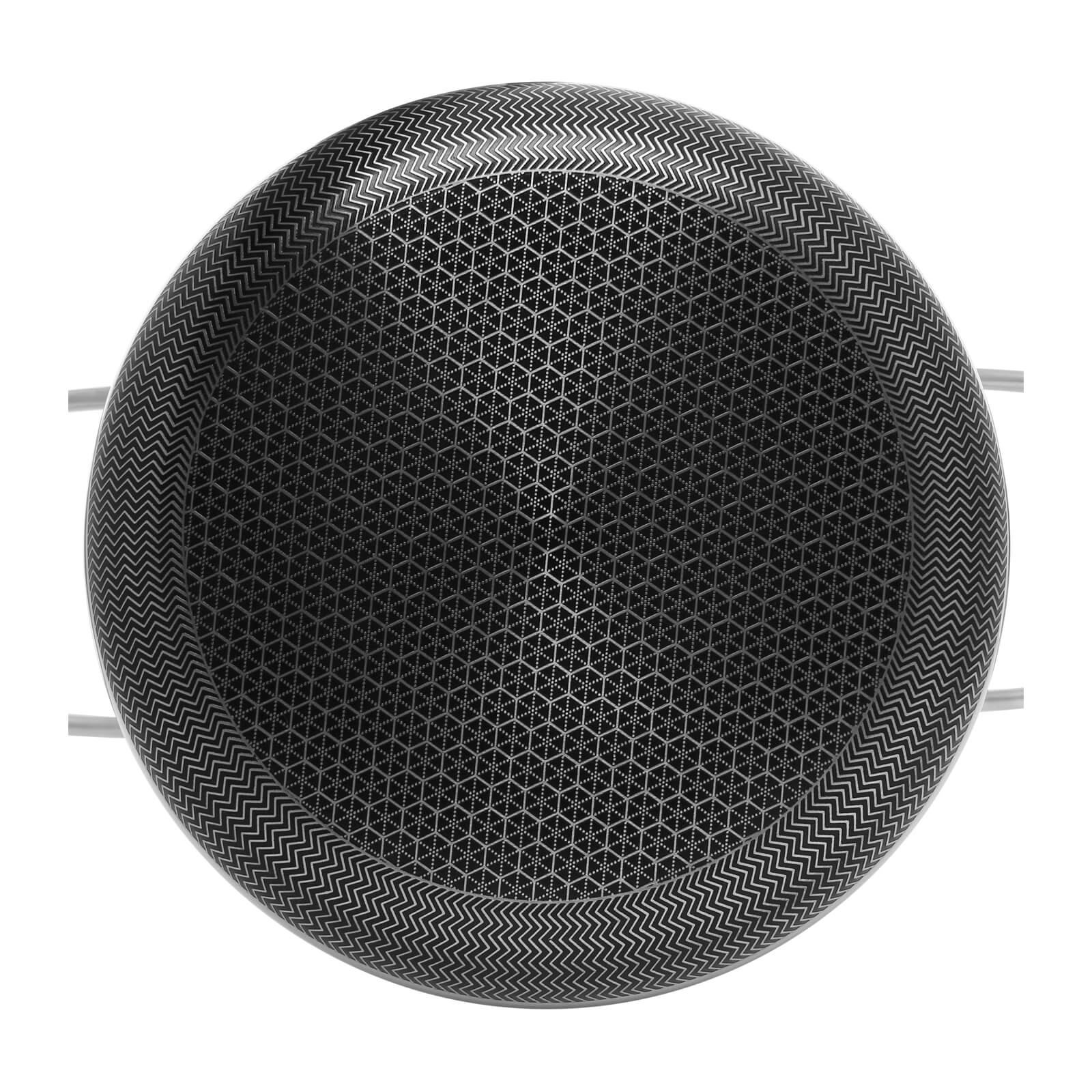 Czarny głośnik z wzorzystą powierzchnią. Widok z góry.