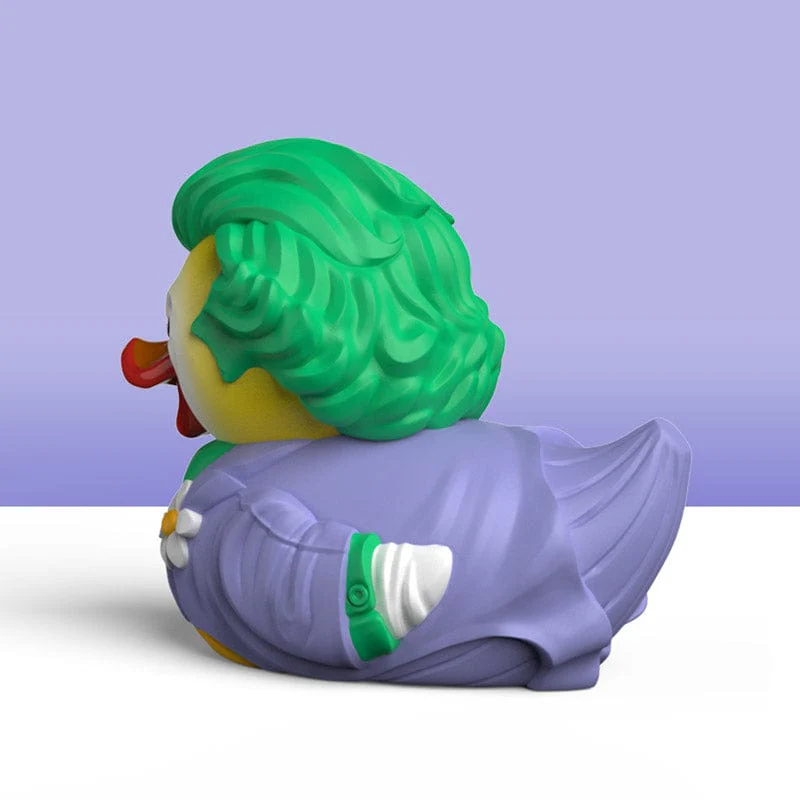 Joker témájú gumikacsa. Zöld haj, lila kabát és piros száj.