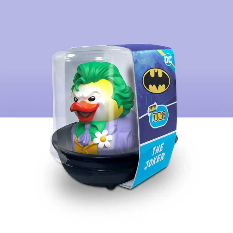 The Joker gumikacsa játék átlátszó csomagolásban, kék Batman logós dobozzal.