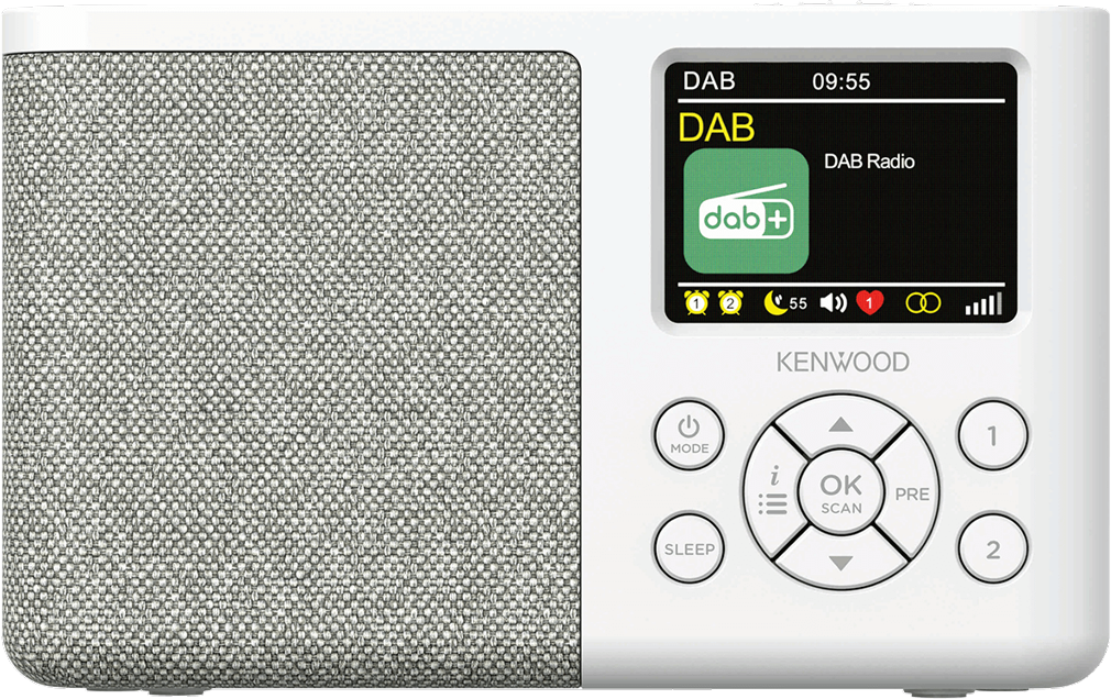 Radio DAB Kenwood blanche avec écran affichant les infos radio et des boutons. Couvercle de haut-parleur en tissu gris.