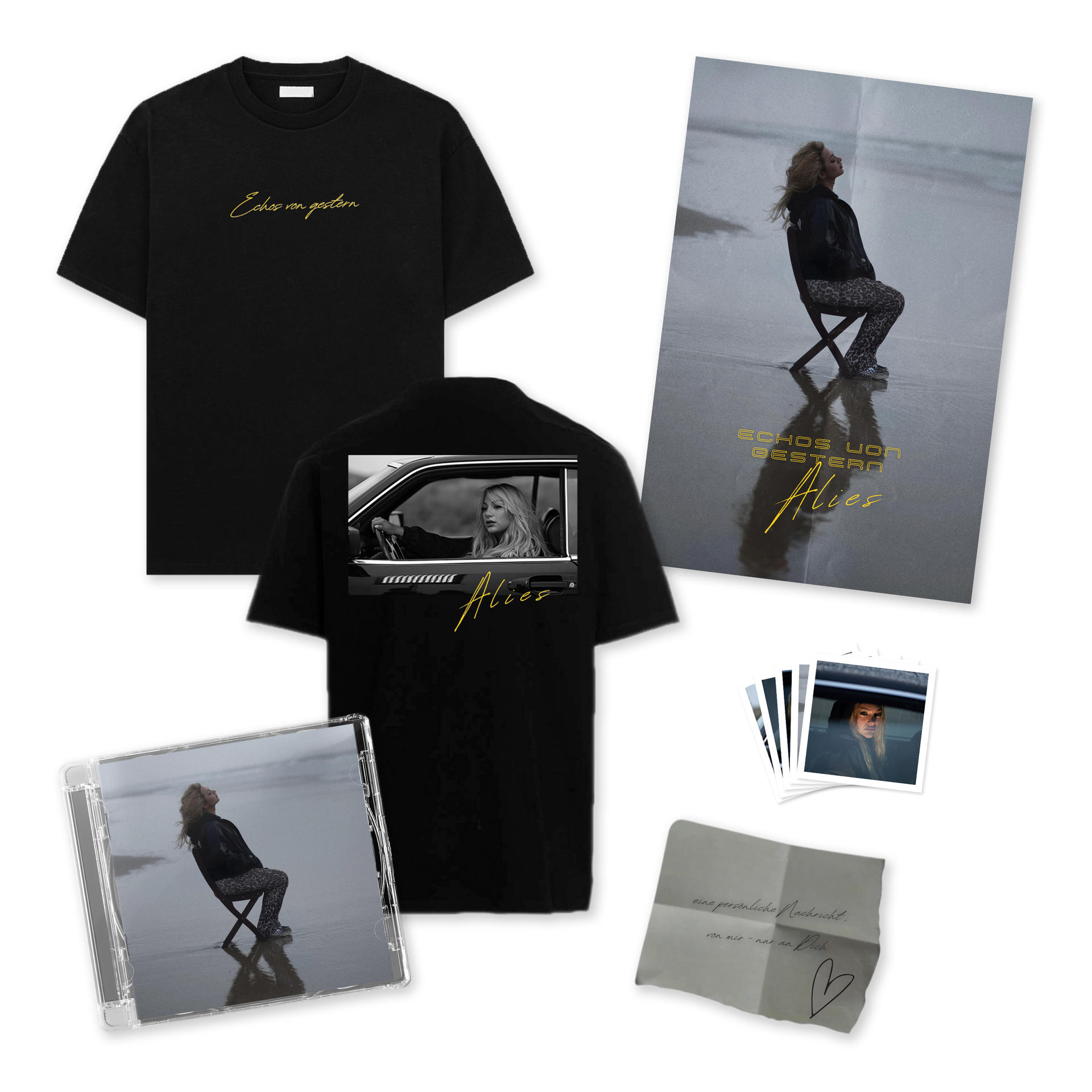 Eine Sammlung von Waren: schwarze T-Shirts, ein Poster, eine CD und eine handschriftliche Notiz.