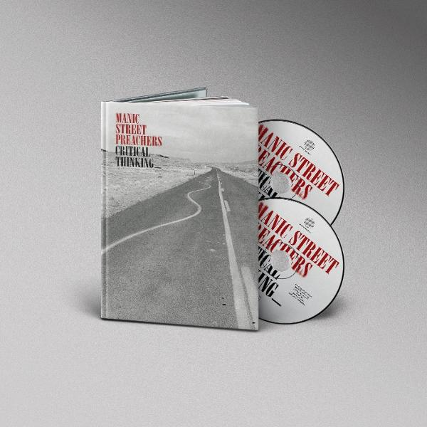 Buch und zwei CDs. Buch hat Straßenbild. CDs haben Bandnamen. Grauer Hintergrund.