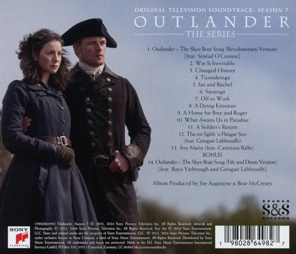 Rückseite der Outlander Staffel 7 Soundtrack-CD. Zeigt Schauspieler in historischer Kleidung.