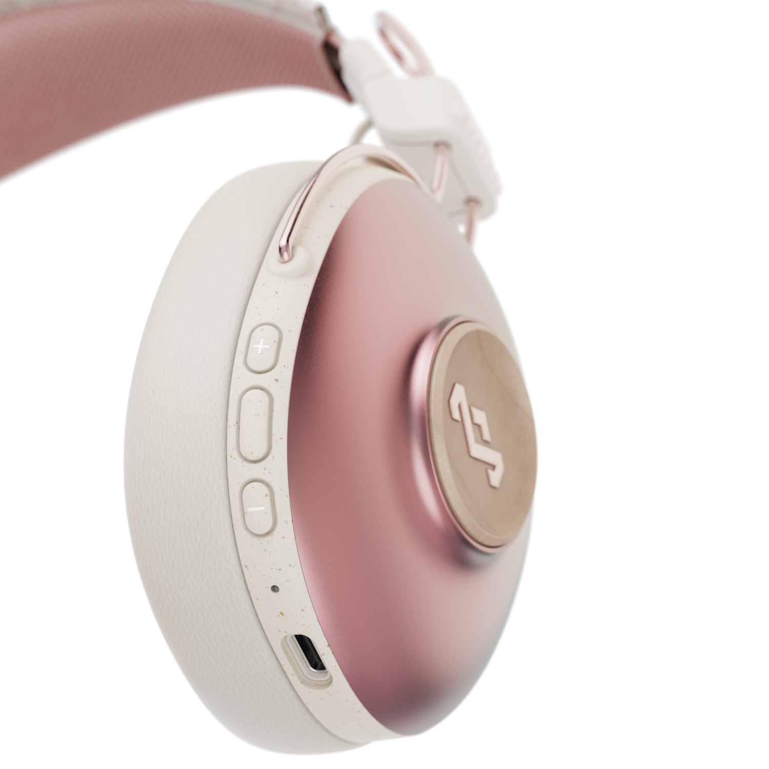 Casque rose et blanc. Un côté est visible, montrant les commandes et un accent en bois. Fond blanc.