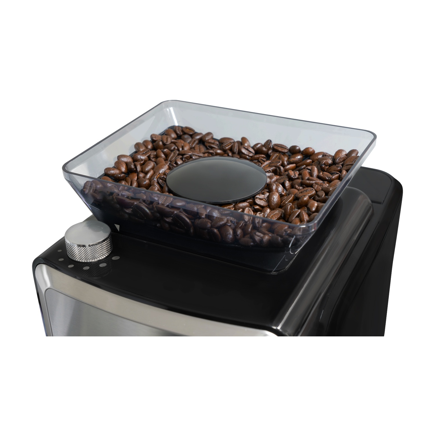 Un contenitore trasparente pieno di chicchi di caffè su un macinacaffè nero.