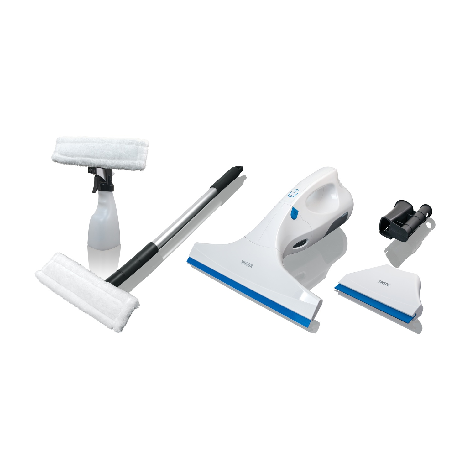 Un set di strumenti per la pulizia dei vetri su sfondo bianco. Include un flacone spray, un mop con prolunga e un aspirapolvere.