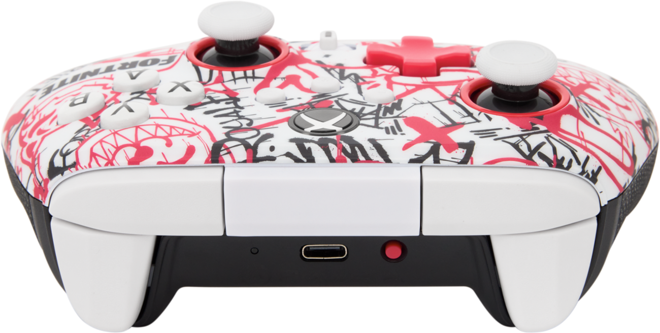 Fehér és piros Fortnite Xbox kontroller graffitis dizájnnal, fekete háttéren.