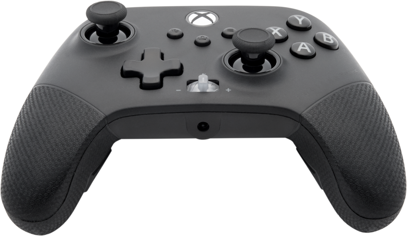 Fekete Xbox kontroller Xbox logóval és gombokkal, fehér háttéren.