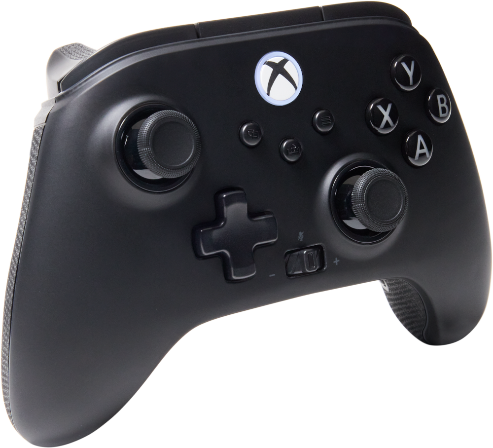 Fekete Xbox kontroller fekete gombokkal és fehér logóval, fekete háttér.