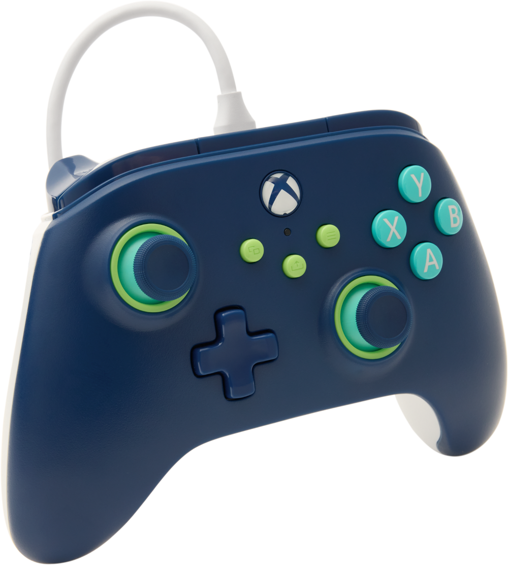 Egy sötétkék Xbox vezérlő zöld gombokkal és hüvelykujjal. Egy fehér kábel csatlakozik.