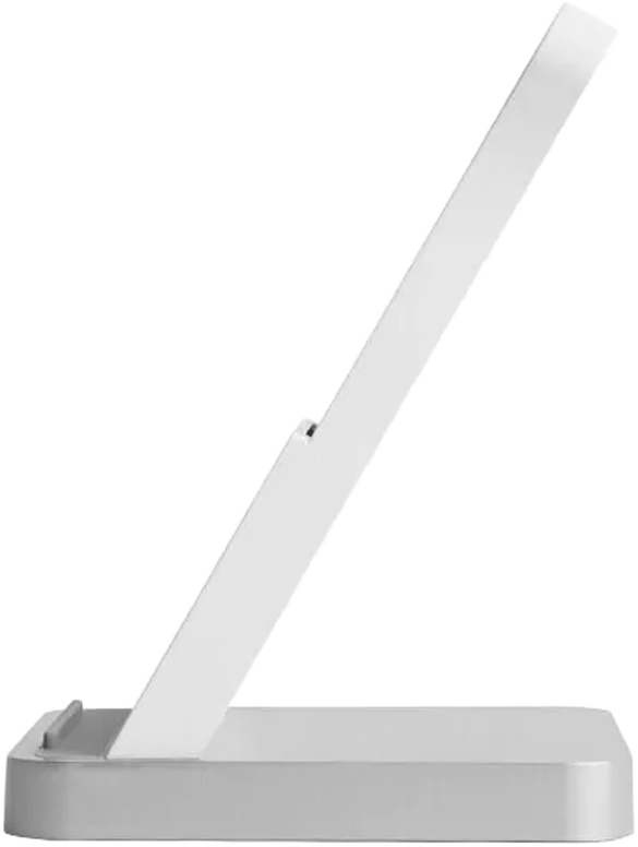 Fehér telefontartó, szögben, fehér háttéren.