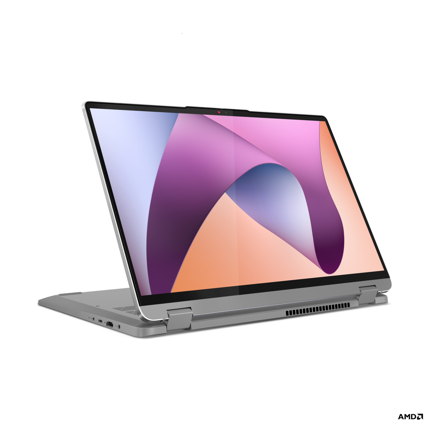 Ordinateur portable argenté ouvert en angle, montrant un écran coloré avec le logo AMD en bas.