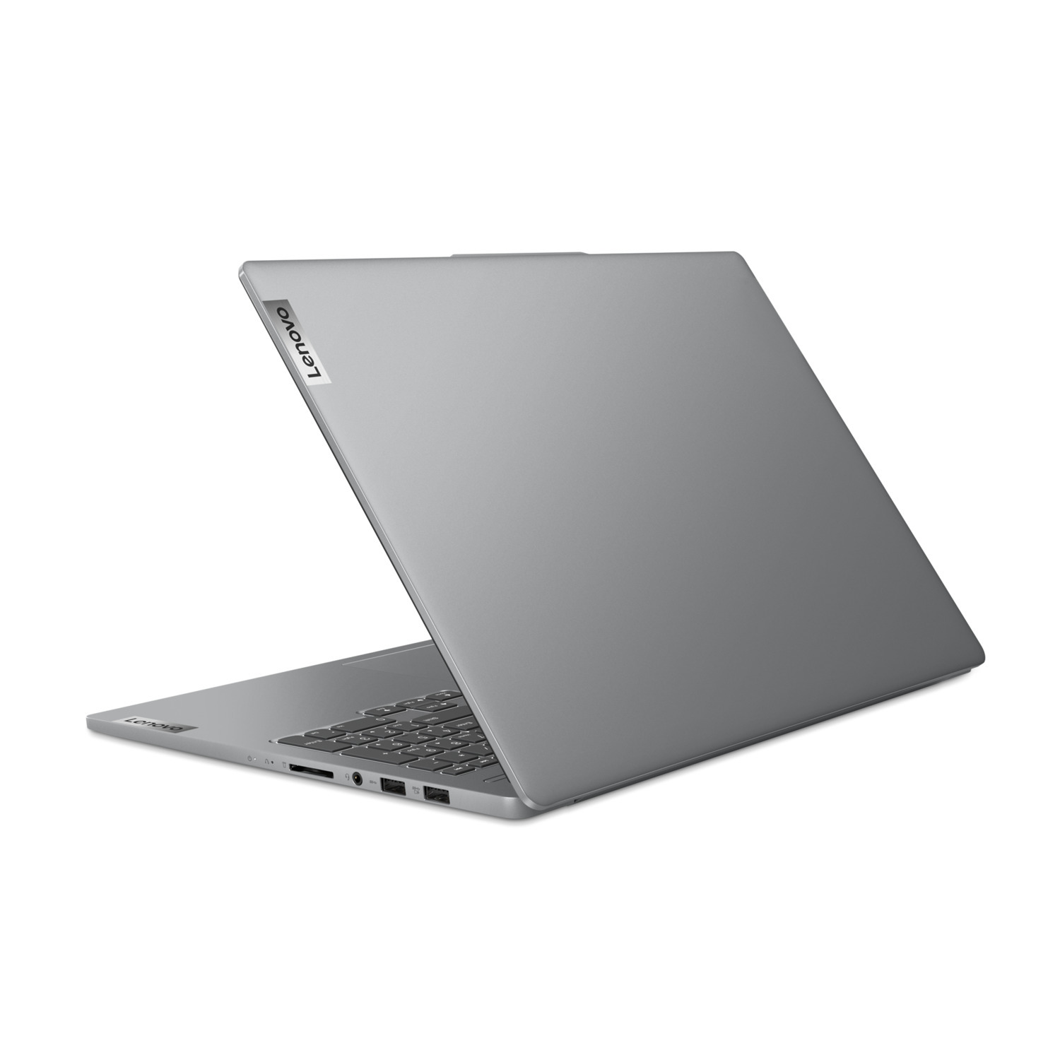 Un ordinateur portable Lenovo argenté, ouvert, incliné vers la droite, montrant le clavier et l'écran.