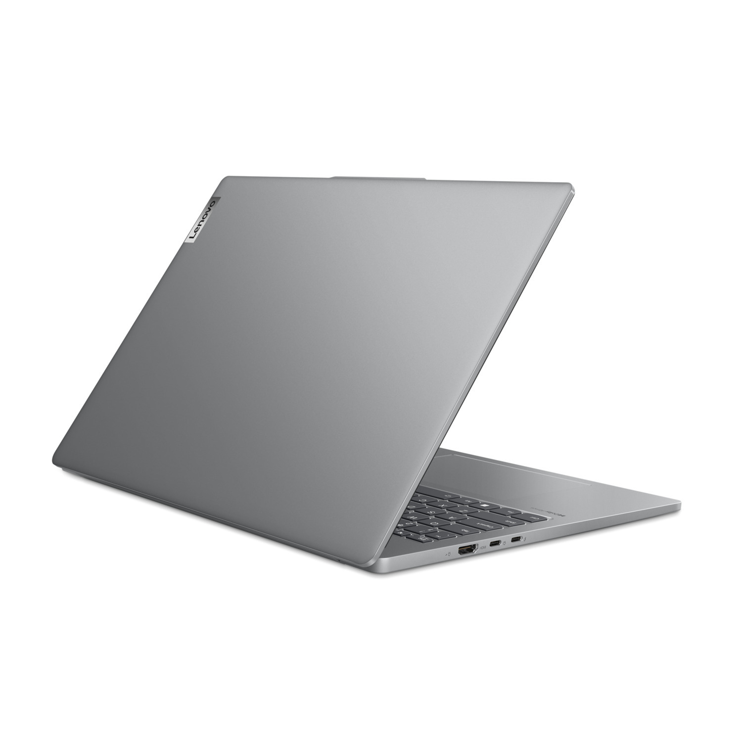 Ordinateur portable gris en trois quarts, logo Lenovo sur le couvercle.