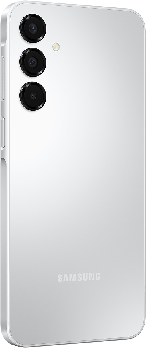Fehér okostelefon három hátlapi kamerával. A Samsung logója alul található. A telefon ferdén áll.