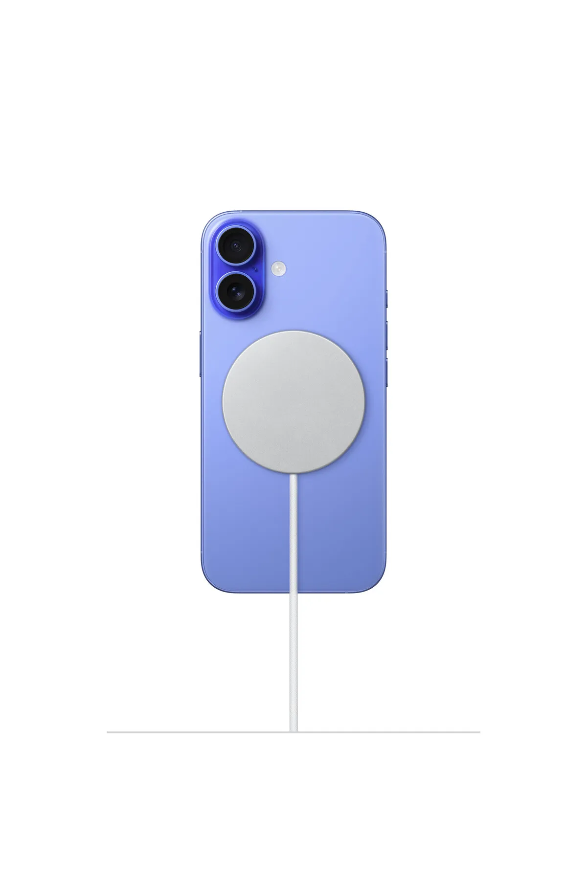 Beyaz şarj çemberi ve beyaz şarj kablosu olan mor bir akıllı telefon.