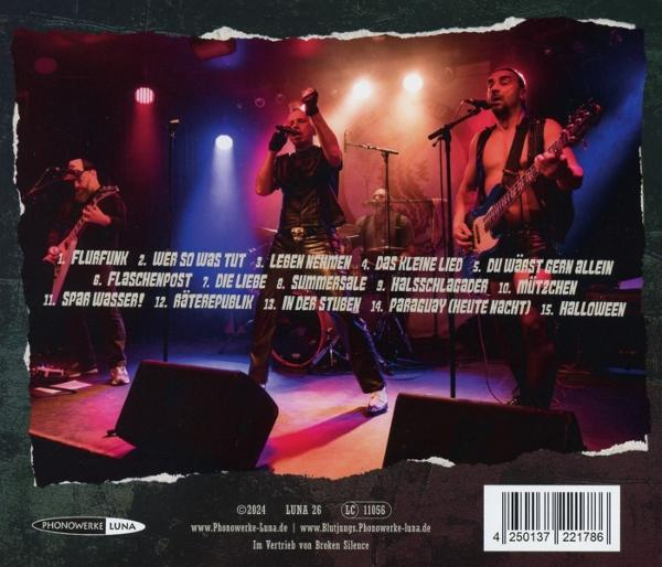 Rückseite einer CD-Hülle mit Band auf der Bühne und Titelliste.