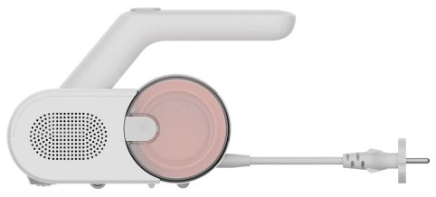 Biała i różowa maszyna, prawdopodobnie odkurzacz, z uchwytem i przewodem.