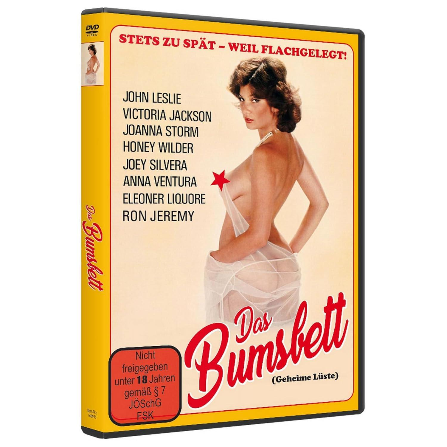 Filmcover, eine Frau mit durchsichtigem Oberteil und Text. Gelber Hintergrund.