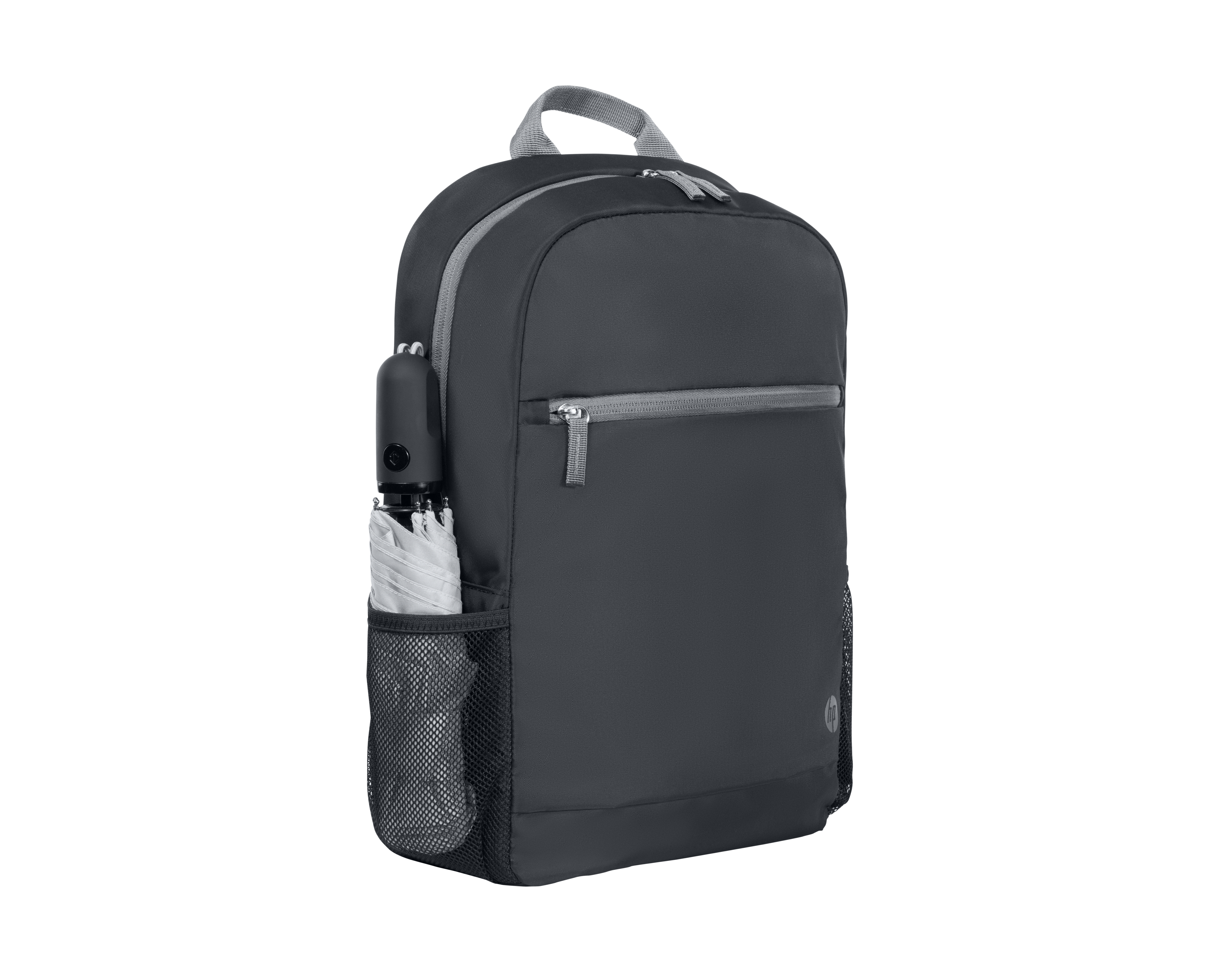 Sac à dos noir avec une poche latérale contenant un parapluie fermé.