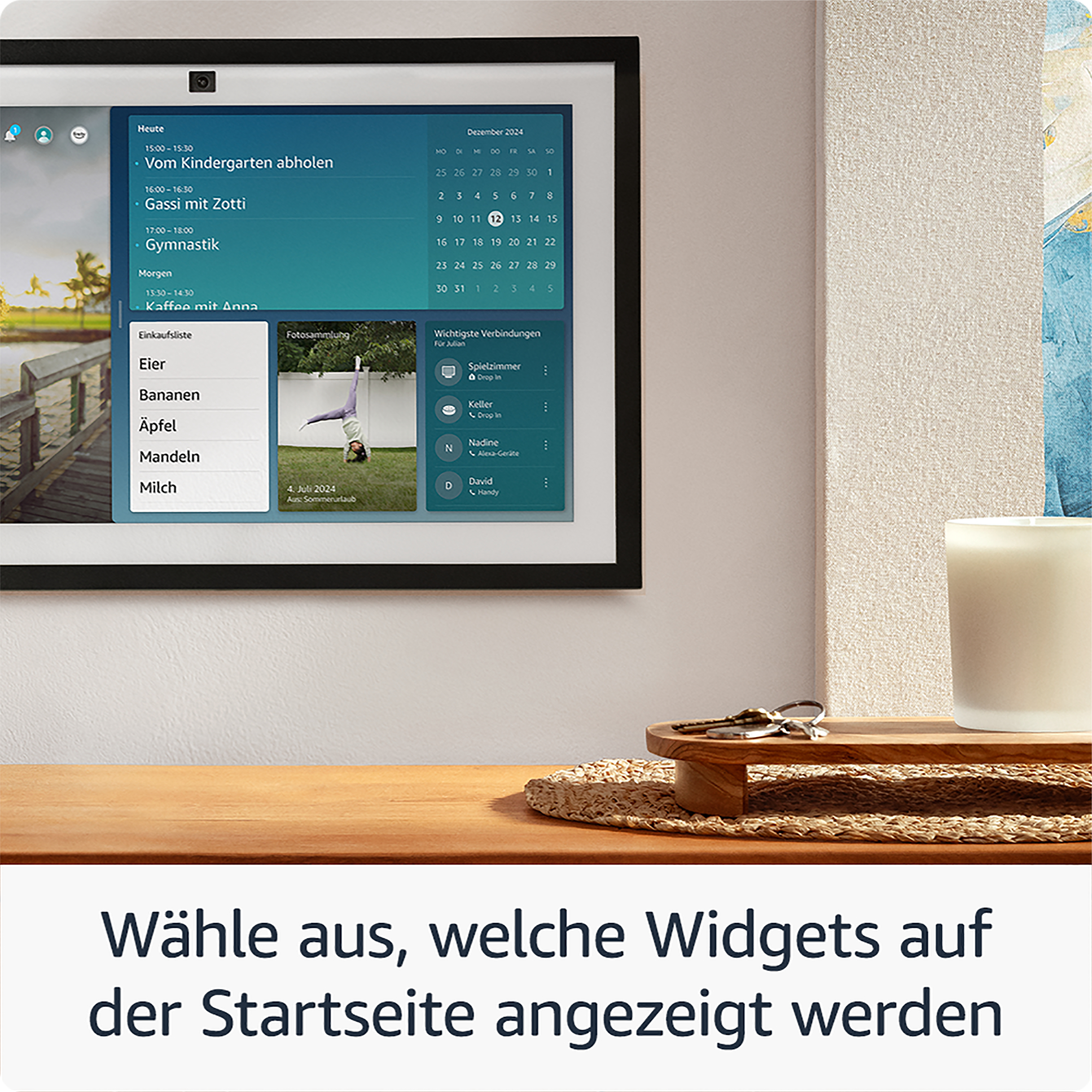 Ein Smart-Home-Display, das einen Kalender und eine Einkaufsliste zeigt.