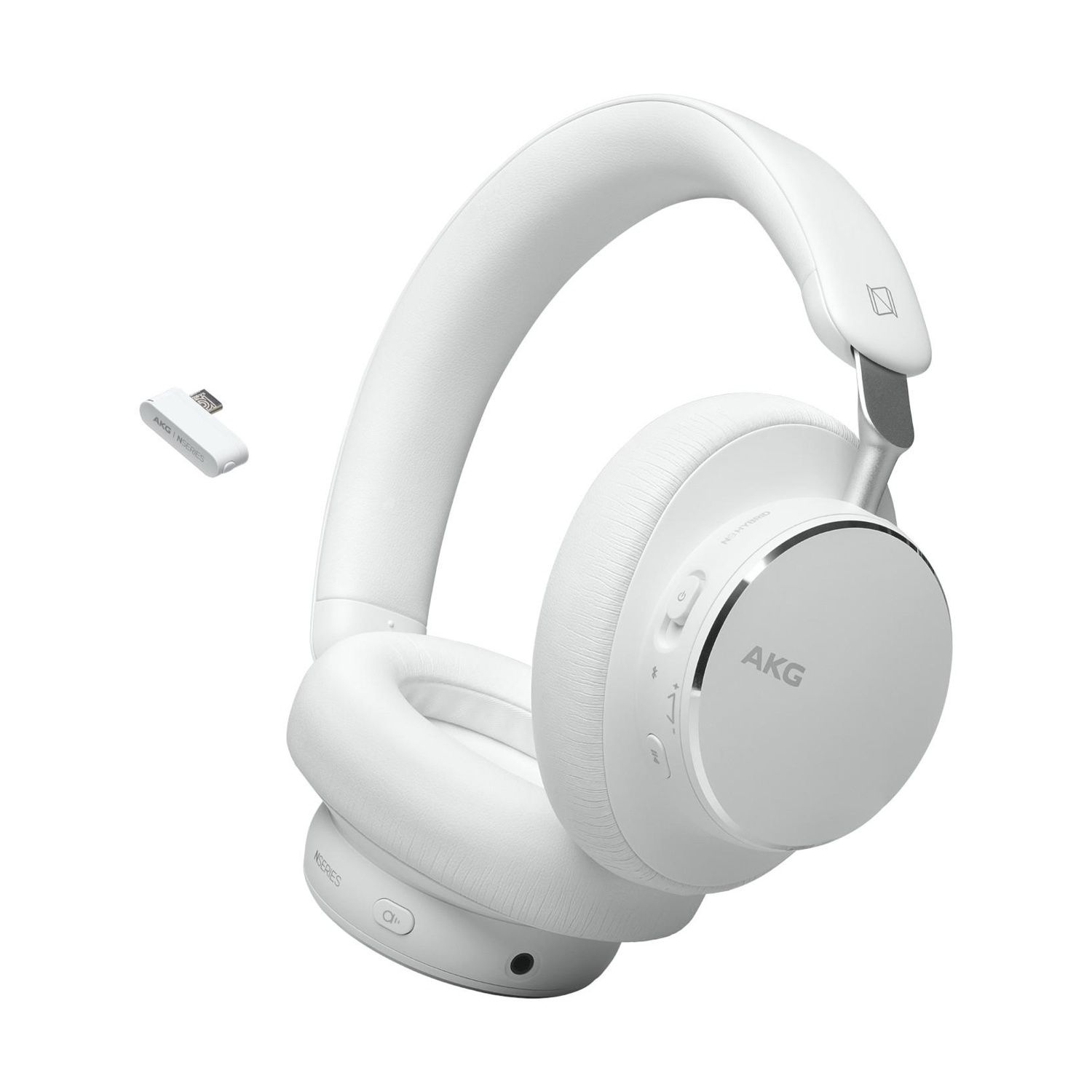 Cuffie AKG bianche con un piccolo adattatore wireless bianco, su sfondo bianco.