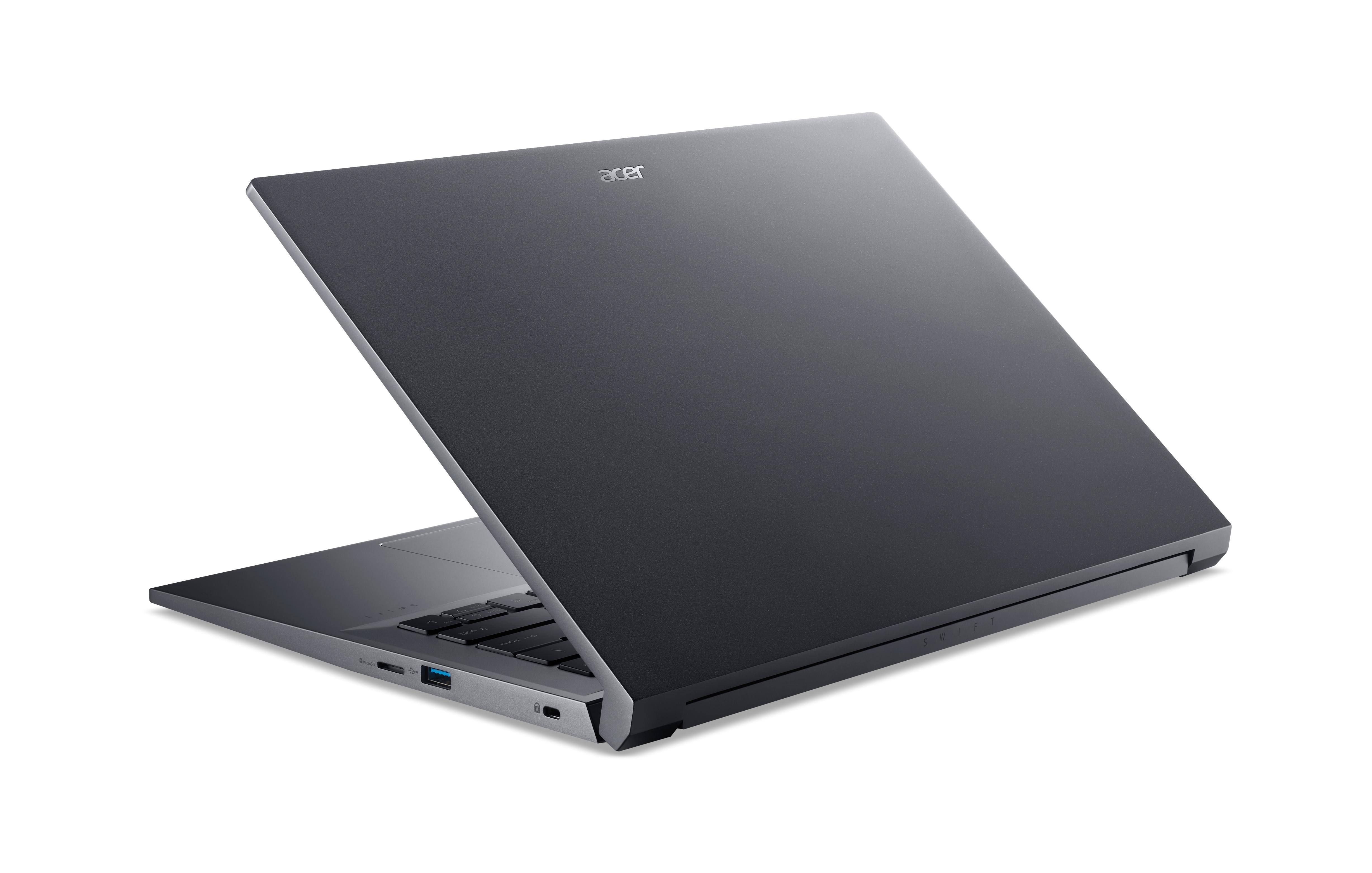 Dunkelgrauer Laptop, angewinkelt geöffnet, Acer-Logo auf dem Deckel, vor weißem Hintergrund.