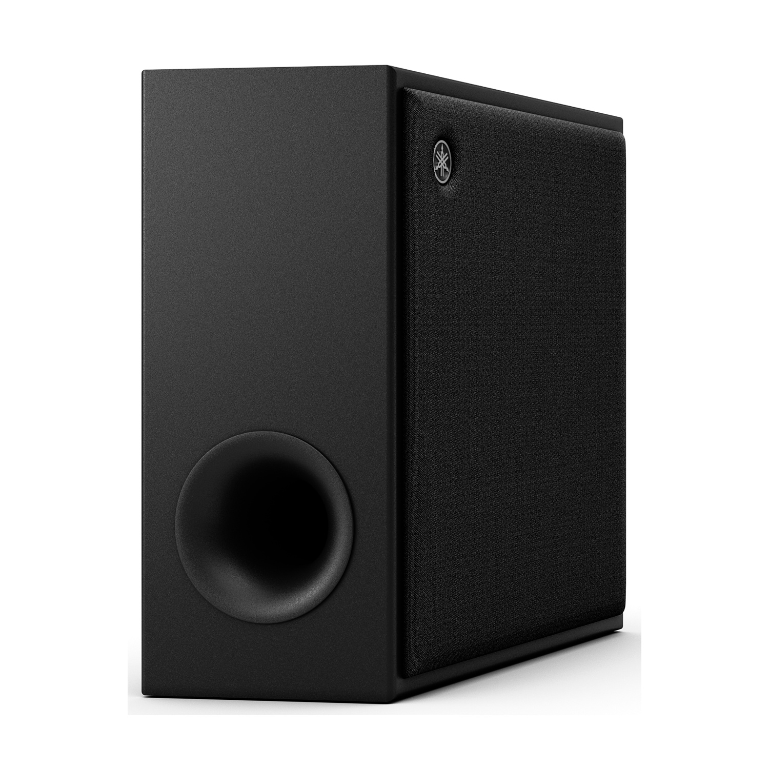Subwoofer nero. Ha una grande apertura circolare e il logo Yamaha.