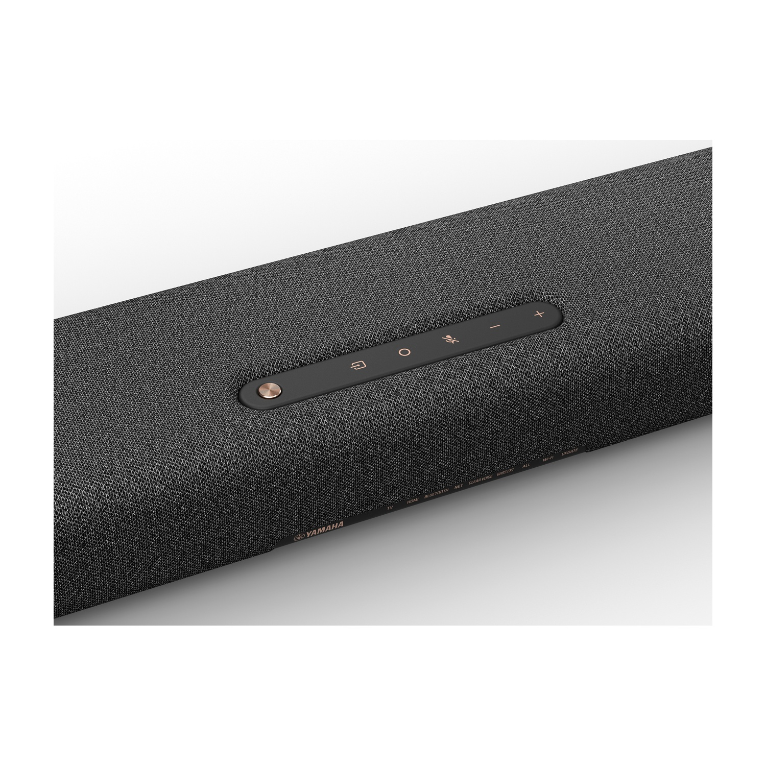 Primo piano di una soundbar scura con pulsanti e il logo Yamaha.