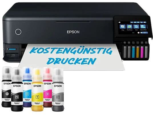 Schwarzer Epson-Drucker mit Tintenflaschen. Weißes Papier mit deutschem Text kommt heraus.