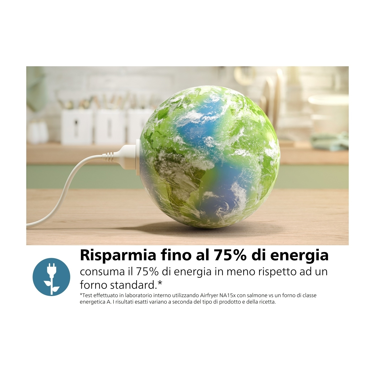 Globo terrestre con spina, collegato a un tavolo di legno. Il testo dice che risparmia fino al 75% di energia.
