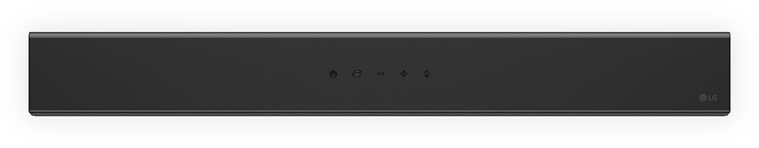 Fekete soundbar, középen. Minimalista dizájn, kevés gombbal. Fehér háttér.