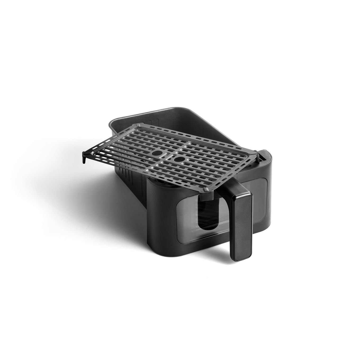Zwarte airfryer onderdelen gescheiden, met grillrooster zichtbaar.
