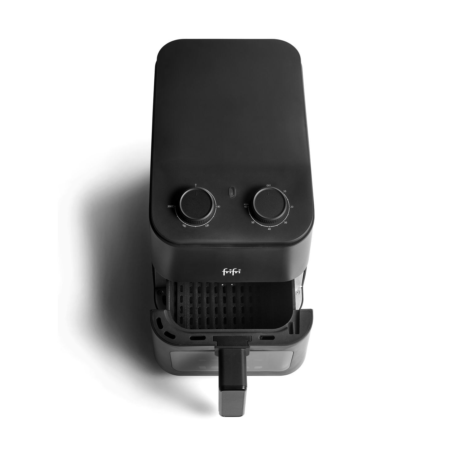 Zwarte airfryer met twee draaiknoppen en een handvat. De airfryer staat op een wit oppervlak.