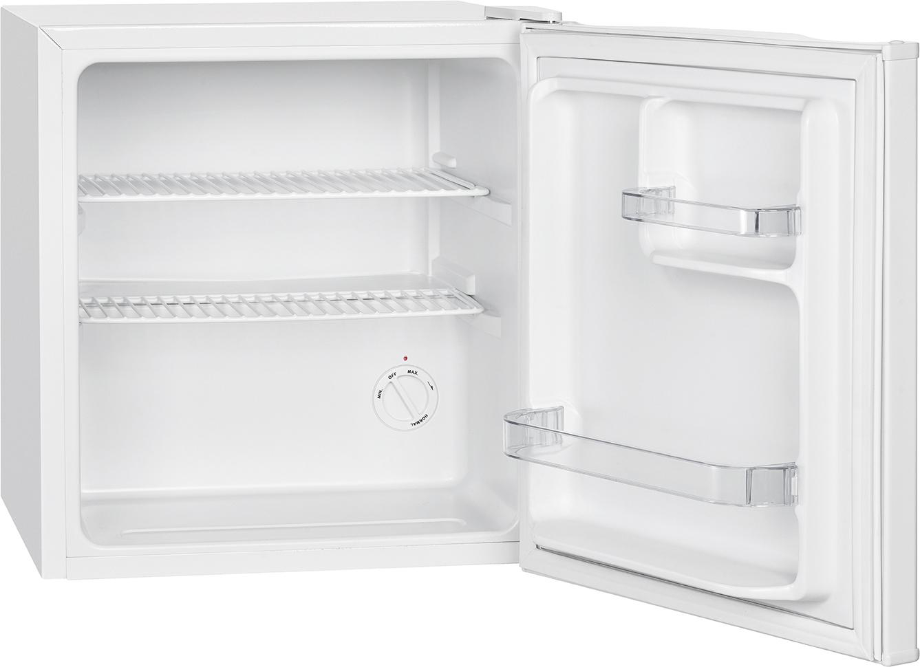 Ein leerer weier Mini-Khl-schrank mit offener Tr und zwei Regalen.