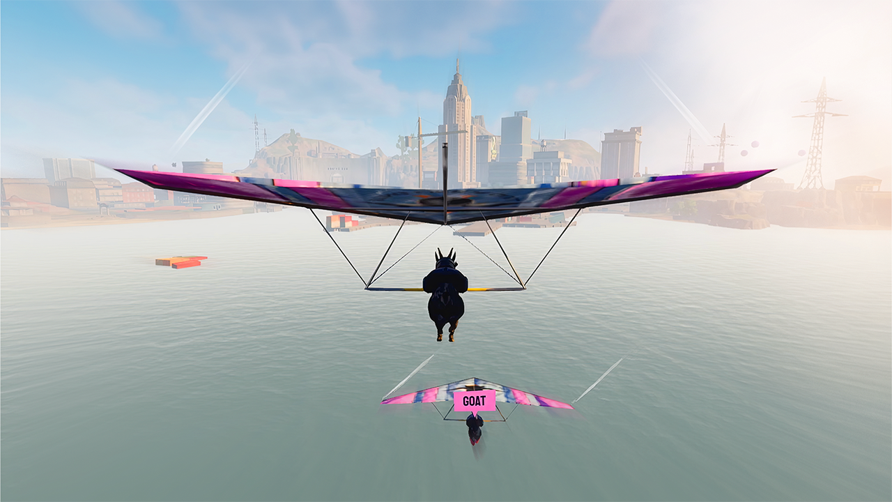 Une chèvre sur un deltaplane volant au-dessus de l'eau, avec une ligne d'horizon de la ville en arrière-plan. Un autre planeur en dessous.