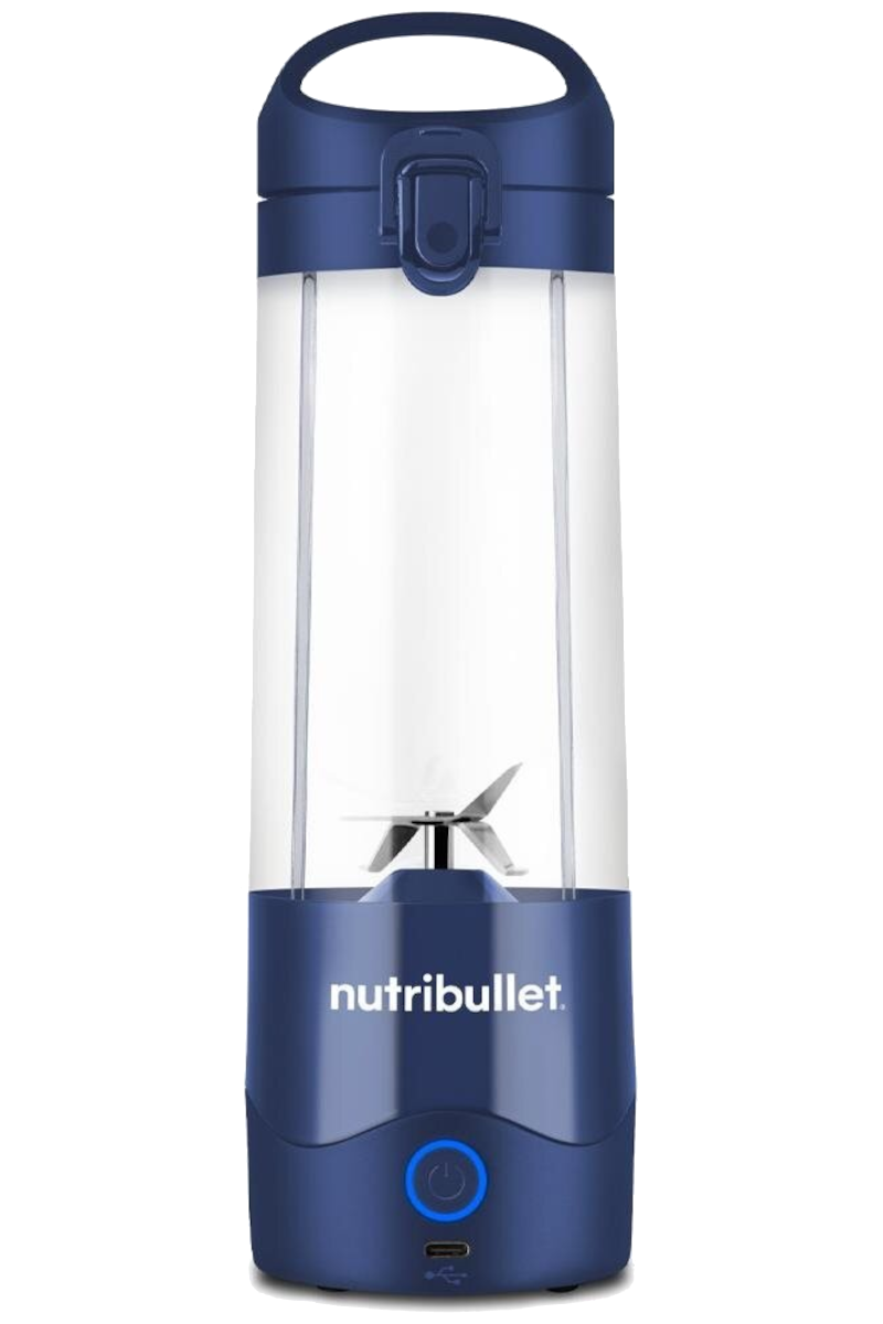 Niebieski i biały przenośny blender. Blender ma uchwyt i widoczne ostrze w środku.