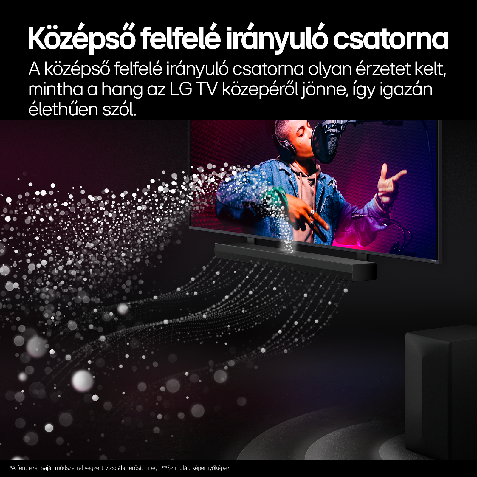 Egy személy mikrofonba énekel, hanghullámok áramlanak a TV-ből, amely a teljesítményt mutatja.