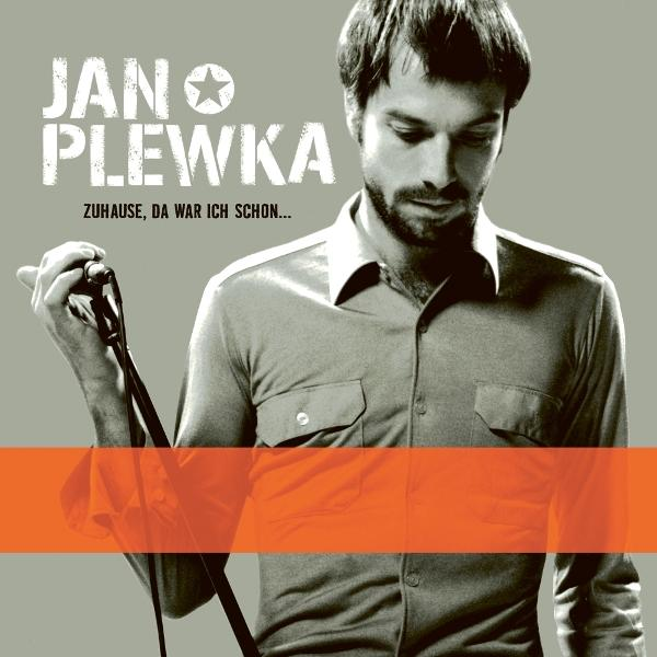 Albumcover mit Jan Plewka, der ein Mikrofon hält, orangefarbener Balken.