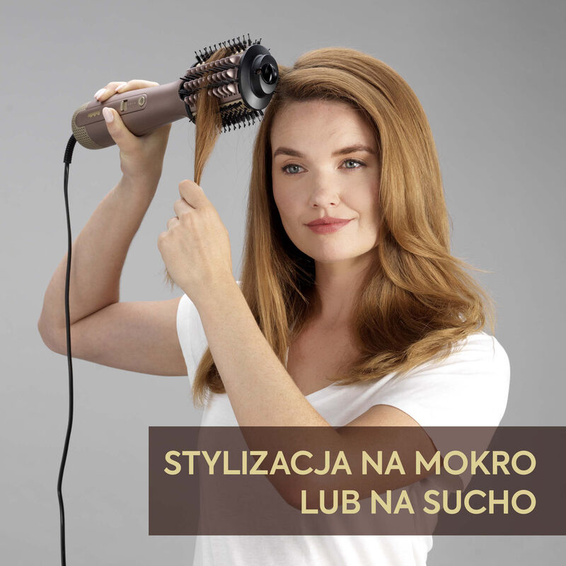 Kobieta stylizuje włosy obrotową szczotką. Tekst: 'Stylizacja na mokro lub na sucho' (Stylizacja na mokro lub na sucho).