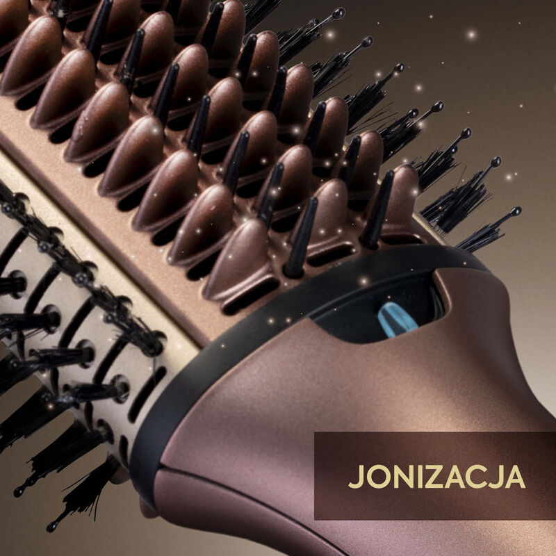 Zbliżenie prostownicy do włosów z brązowym włosiem i przyciskiem z napisem IONIZATION.