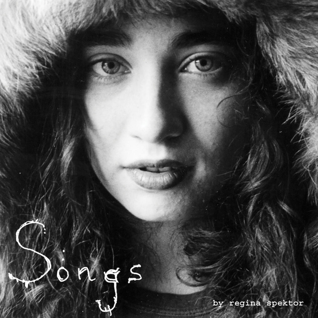 Fekete-fehér portré egy szőrmével bélelt kapucnis nőről. A képen a „Songs” szó látható.