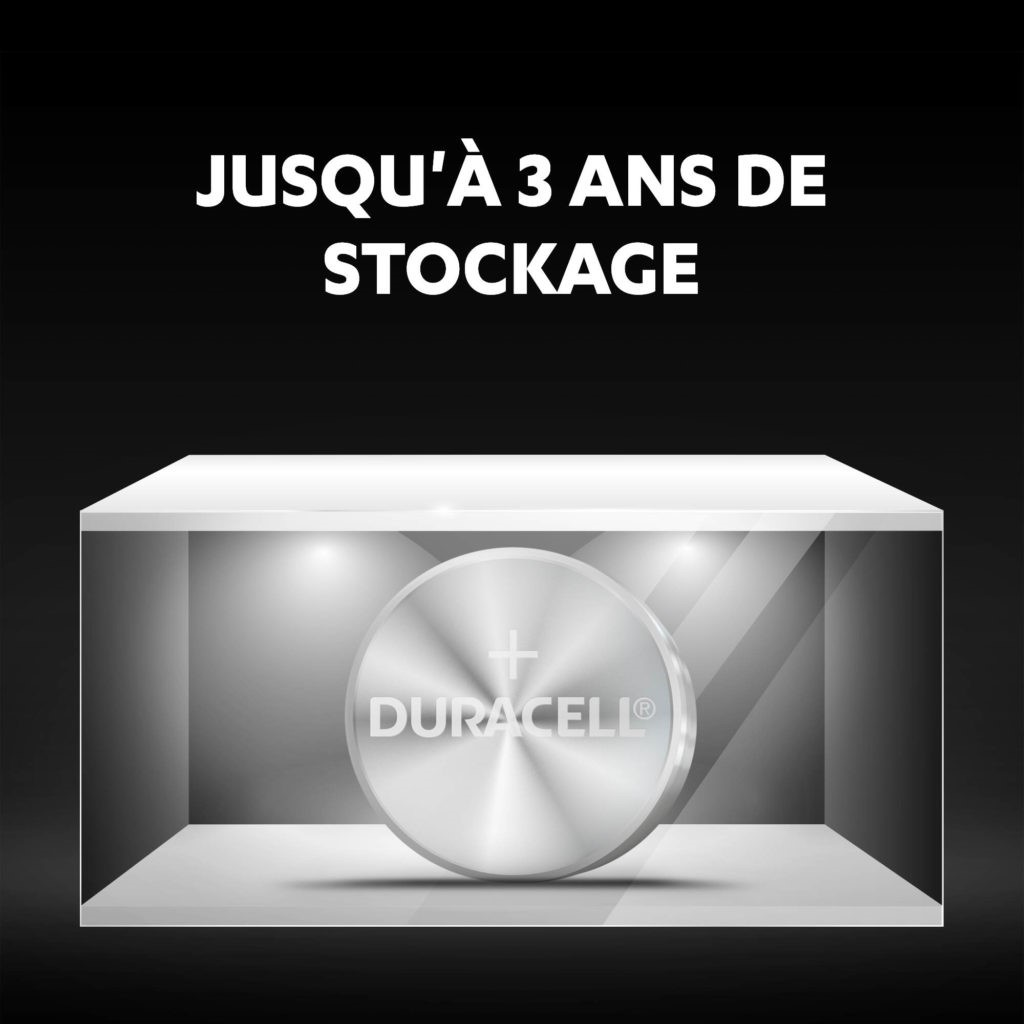 Duracell-Batterie in Vitrine, Text: Bis zu 3 Jahre Lagerung.