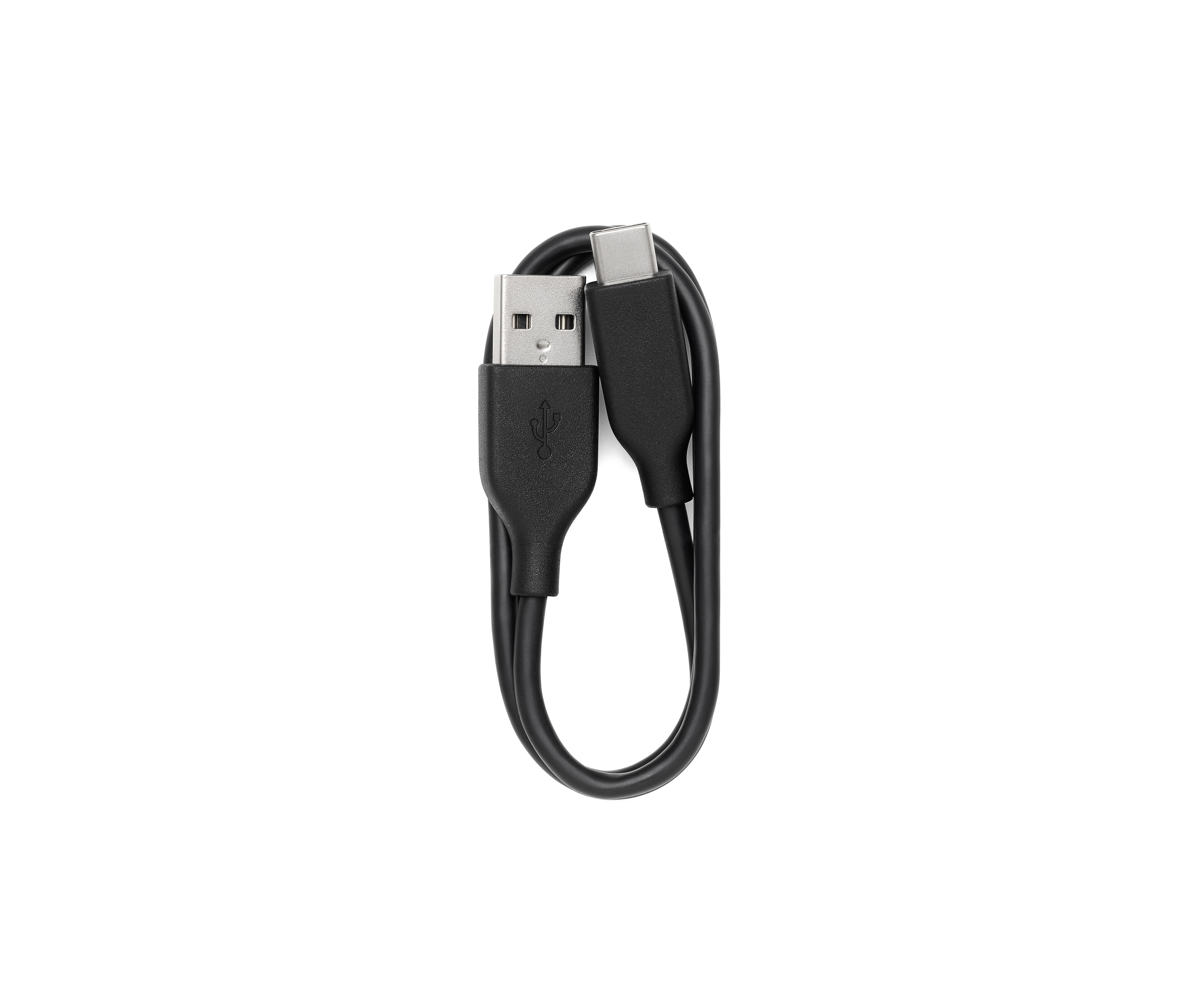 Schwarzes USB-A-zu-USB-C-Kabel, gefaltet, auf weißem Hintergrund, von oben gesehen.