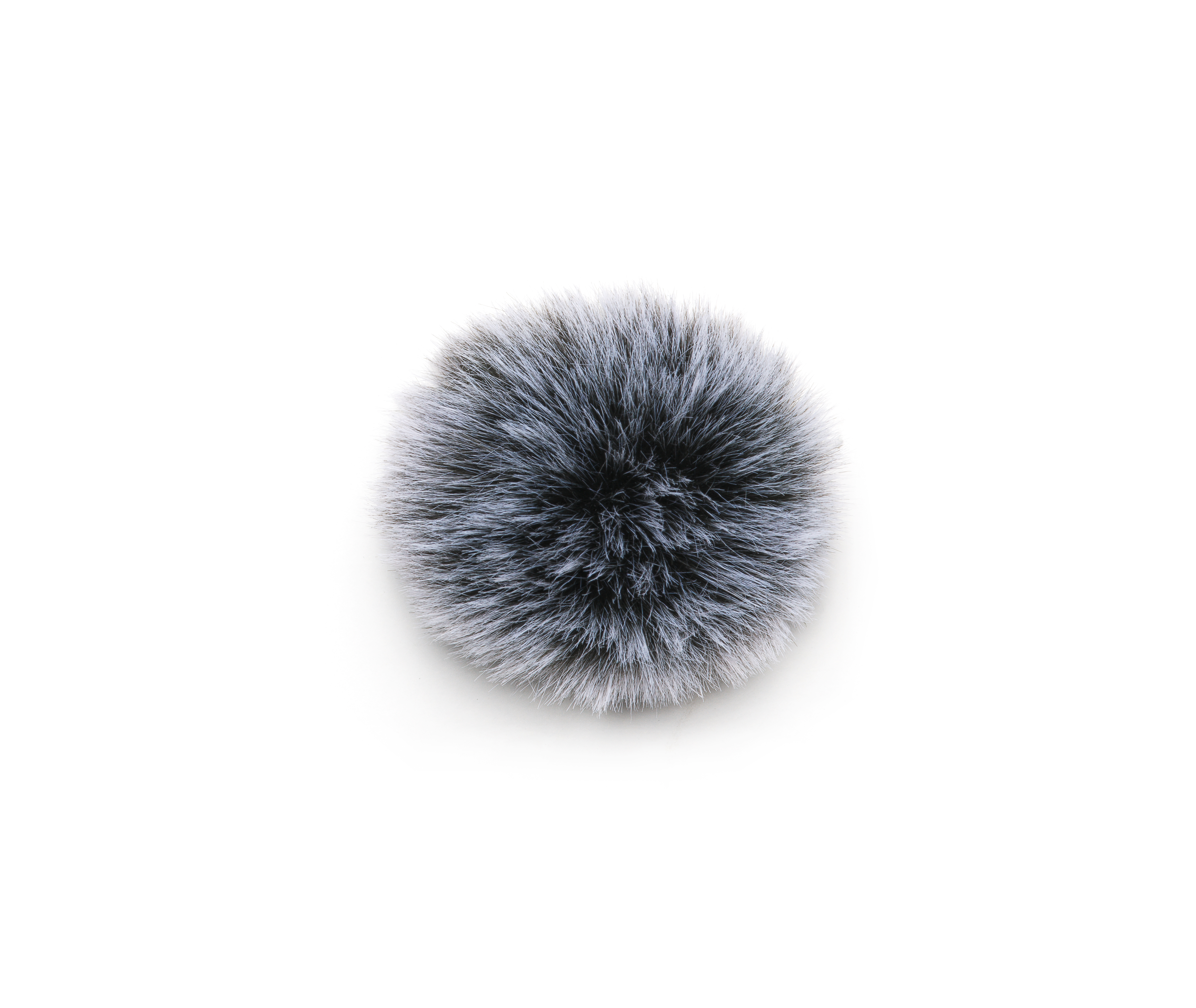 Eine flauschige, runde, graue Mikrofon-Windschutzscheibe auf weißem Hintergrund.